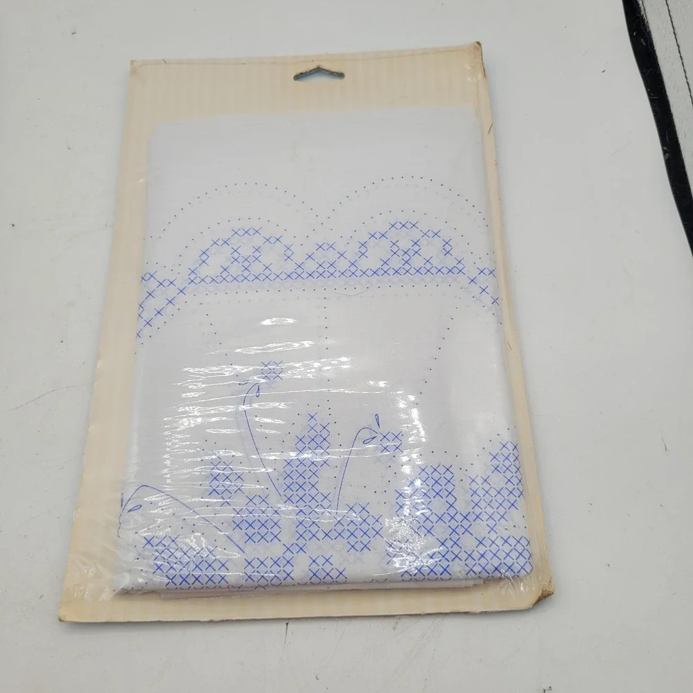 X2 WonderArt Quilt Blocks To Embroider #1975 Violets- 6‎ Stamped 18